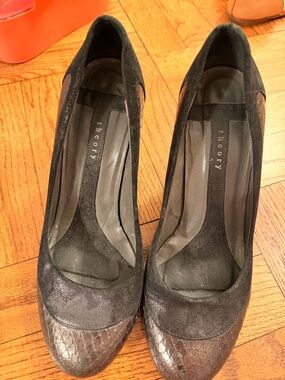 Theory Vintage Black Metallic Snakeskin Suede Pumps with Textured Cap-Toe
